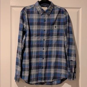 Men’s plaid flannel shirt. Size large.